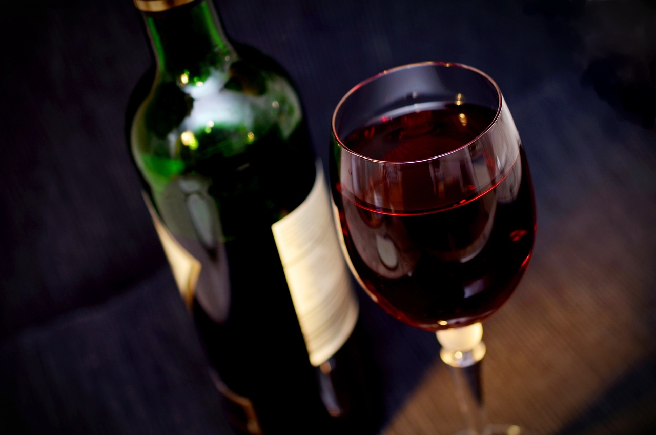Investir dans le vin : les obligations de conformité aux normes de sécurité alimentaire