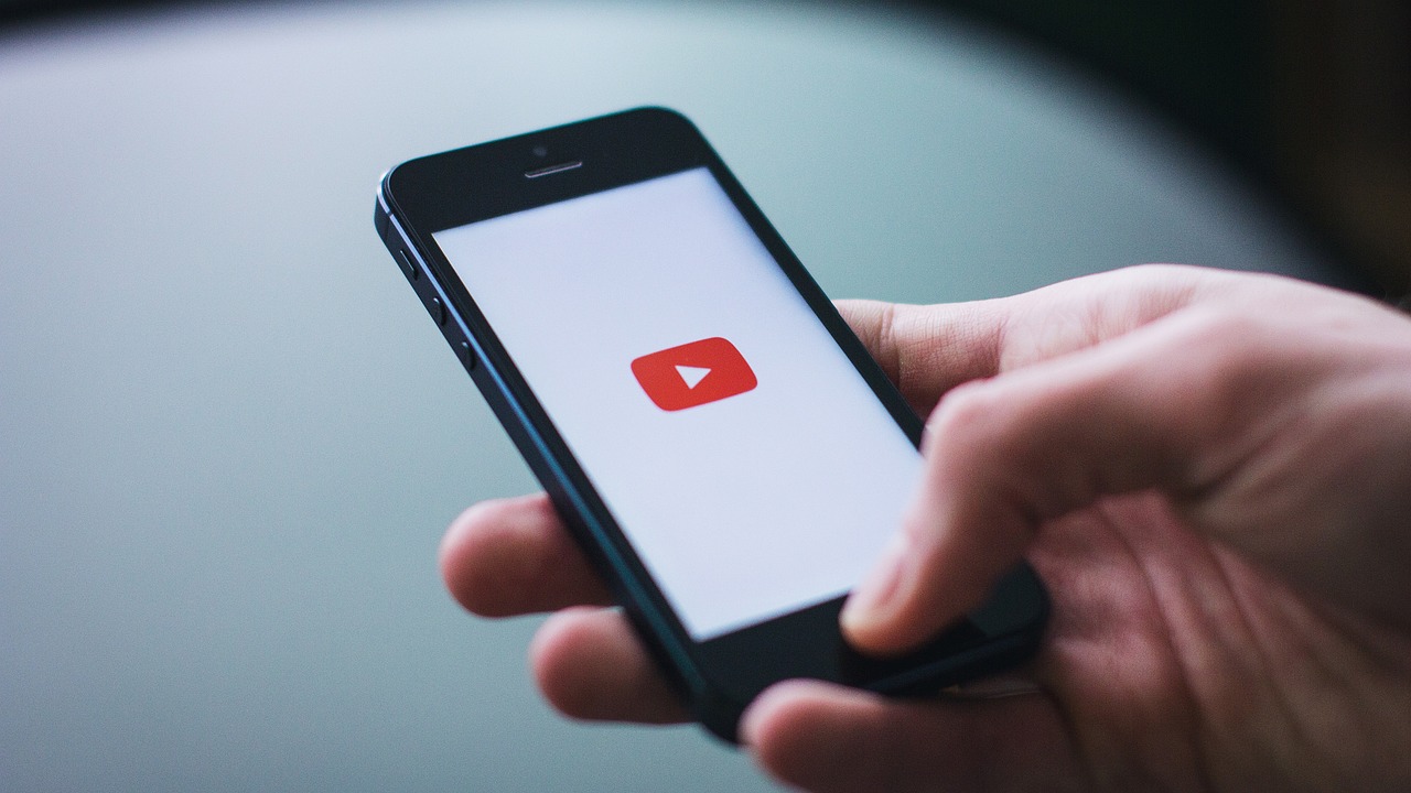L'achat de vues sur YouTube et les contrats de partenariat avec les créateurs de contenu : comprendre les enjeux