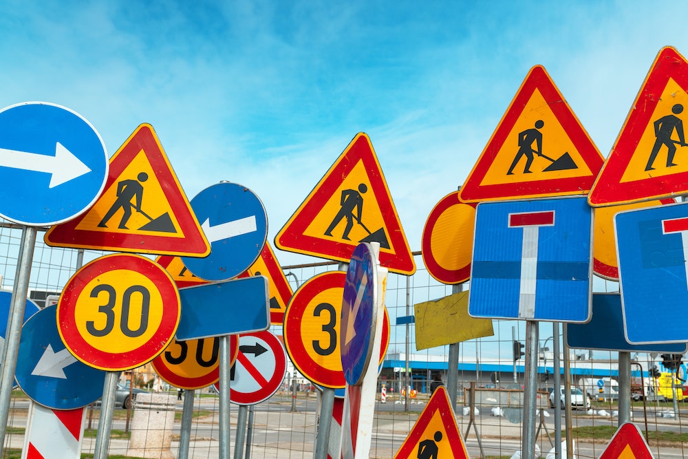 Le code de la route face à la réglementation sur le transport de marchandises dangereuses